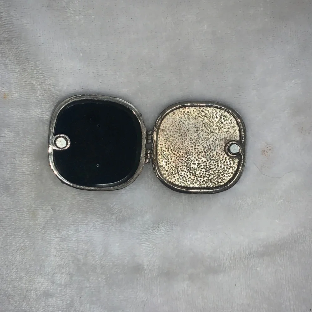 Beautuful Blue trinket box - Picture 2 of 5